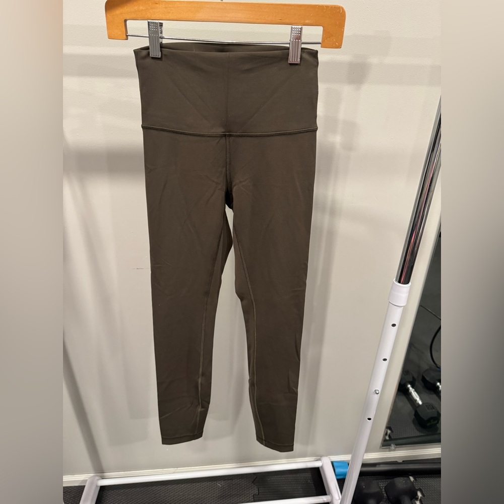 Womens Lululemon Wunder Train Leggings. 4